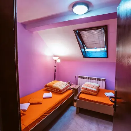 Laufer Hostel *
