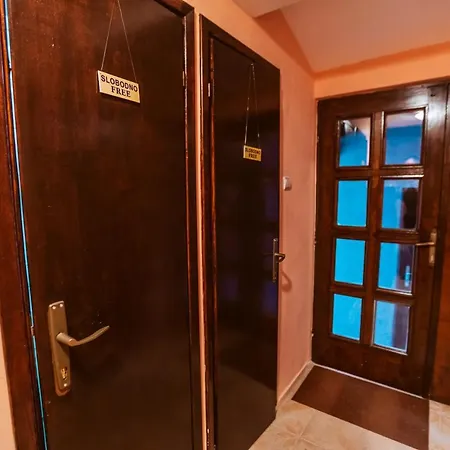 Laufer Hostel Újvidék